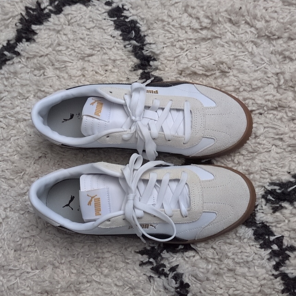 Puma tennis shoes
